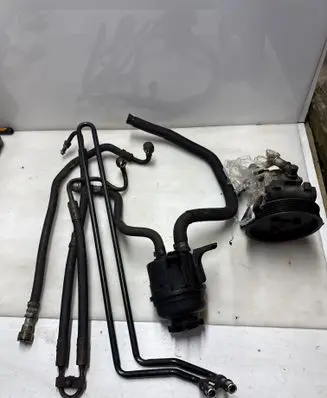 BMW 3 E46 Power steering pump 32416760036
