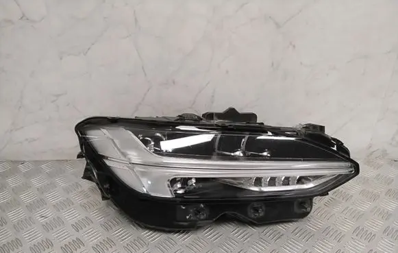 Volvo S90, V90 Headlight/headlamp 31655187
