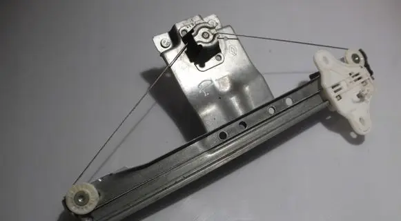 Renault Clio IV Rear window lifting mechanism without motor
