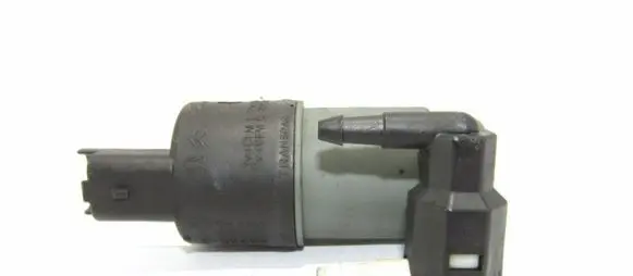 Nissan Qashqai Windscreen/windshield washer pump 681155