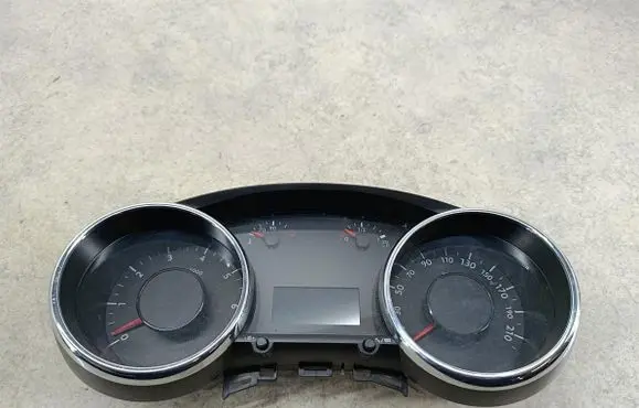 Peugeot 5008 Speedometer (instrument cluster) 9666174880