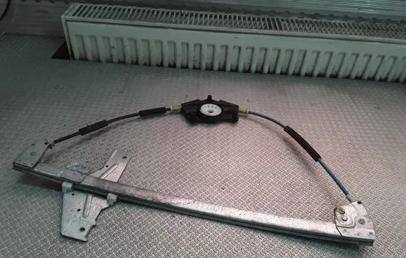 Peugeot 307 Front window lifting mechanism without motor