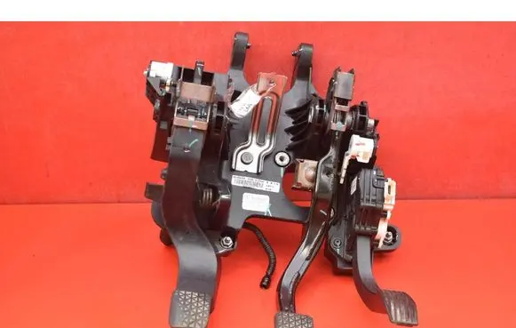 Opel Mokka Accelerator throttle pedal 94559619