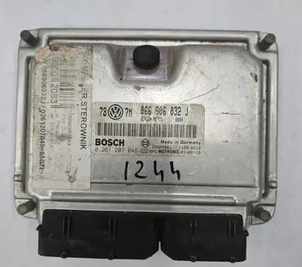 Volkswagen PASSAT B5.5 Engine control unit/module 066906032J 26SA7861 0261207048