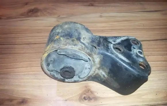 Mazda 626 Engine mount bracket ga2a39040