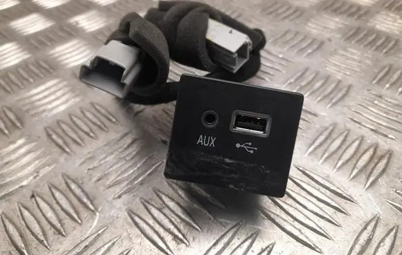 Maserati Ghibli AUX in-socket connector 61571C3394