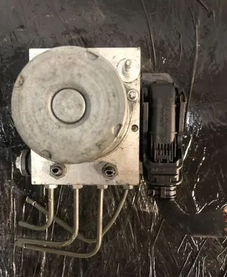 Mercedes-Benz E W212 ABS Pump A0009821509 16706661