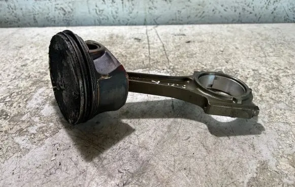 Dodge Challenger Piston with connecting rod