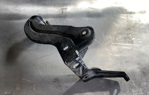 Audi A6 S6 C6 4F Intercooler pipe mounting bracket 4F0145813