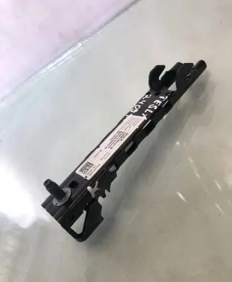 Tesla Model Y Seat belt adjustment rail 106813001b