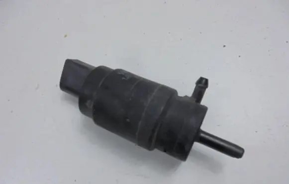 Skoda Octavia Mk1 (1U) Windscreen/windshield washer pump 1J5955651