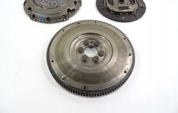 Skoda Fabia Mk3 (NJ) Clutch set kit 04C141025P 04C141031C