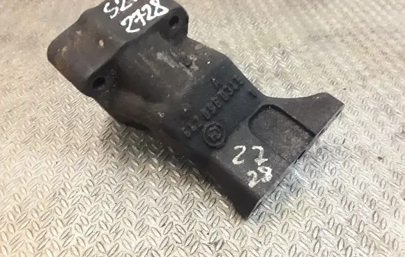 Mercedes-Benz E W211 Engine mounting bracket 6420960345 A6420960345