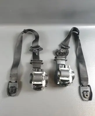 BMW i4 Set of seat belts 