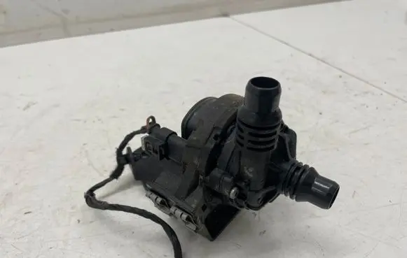 BMW X4M F98 Electric auxiliary coolant/water pump 8679885