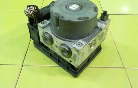 Ford Kuga II ABS Pump GV612C219DJ