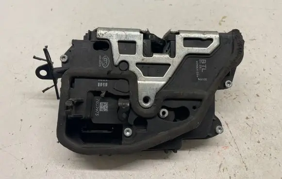 BMW 5 E60 E61 Front door lock 7059973
