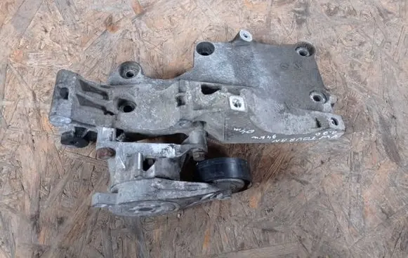 Volkswagen Touran I Alternator belt tensioner 