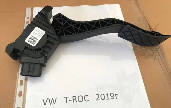 Volkswagen T-Roc Accelerator throttle pedal 5Q1723503J 6PV01062113