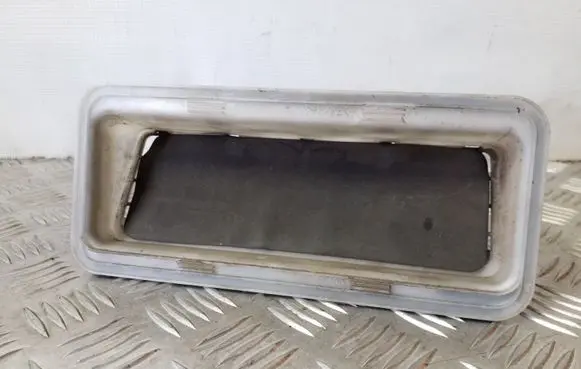 Suzuki Grand Vitara II Quarter panel pressure vent 7733065J00