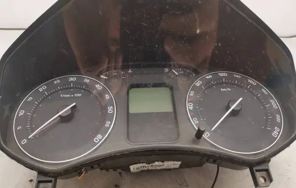 Speedometer (instrument cluster)