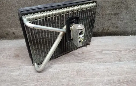 Volvo V70 Air conditioning (A/C) radiator (interior) C7796 30676364