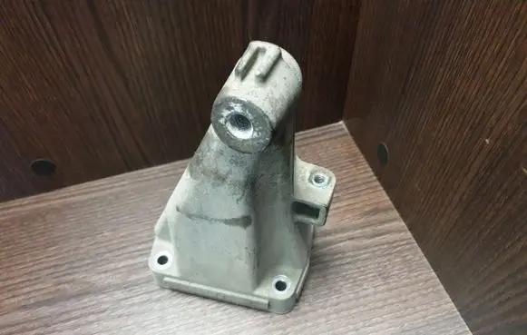 Mercedes-Benz Vito Viano W639 Engine mounting bracket A6462230804