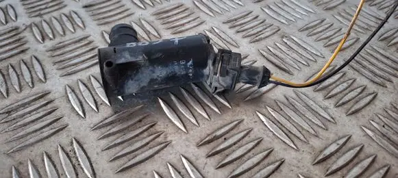 Volvo V70 Windscreen/windshield washer pump 9169611