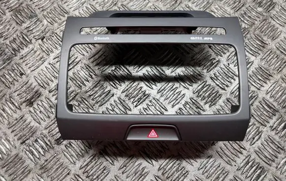 KIA Sportage Radio/GPS head unit trim 847403U035
