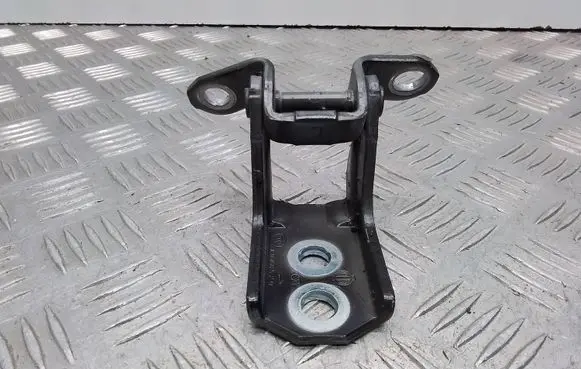 Infiniti Q70 Y51 Front door lower hinge A048520