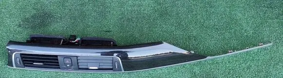 BMW 4 F32 F33 Dash center air vent grill 9347436