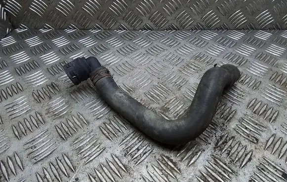 Coolant pipe/hose