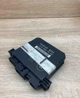 Mercedes-Benz E W210 Door control unit/module 2108207526