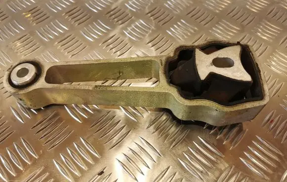 Volvo V60 Engine mount bracket 30793322