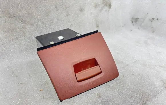 Glove box