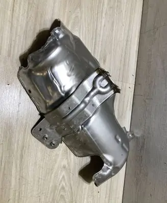 BMW 1 F70 Heat shield in engine bay 5B3A041