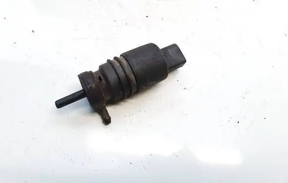 Volkswagen Golf V Windscreen/windshield washer pump 1j0973722