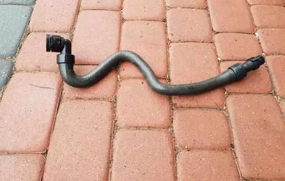 Opel Insignia A Engine coolant pipe/hose 13220138