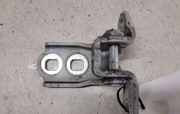 Opel Astra K Front door lower hinge A046057 P16207