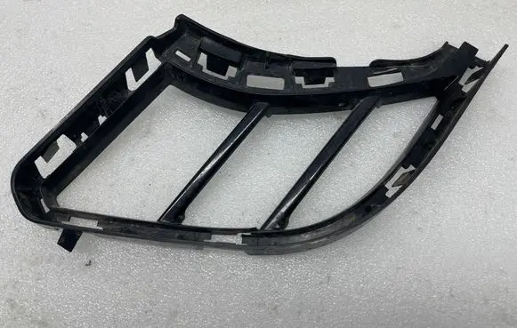 BMW i4 Front bumper lower grill 8081682 15857711