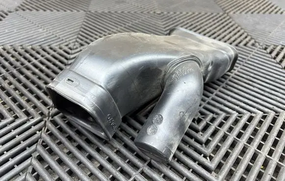 Volvo XC90 Air intake duct part 31430995