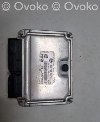 Volkswagen Touran I Engine control unit/module 0261201137