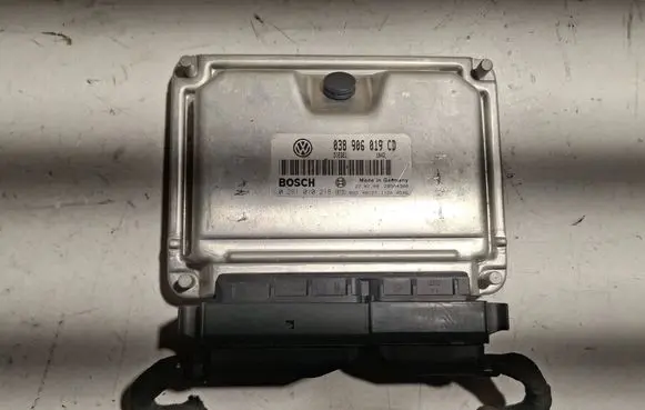 Volkswagen PASSAT B5 Engine control unit/module 038906019CD 28SA4308 0281010218