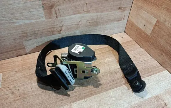 Mazda 323 F Front seatbelt 566311001 3617 012R000