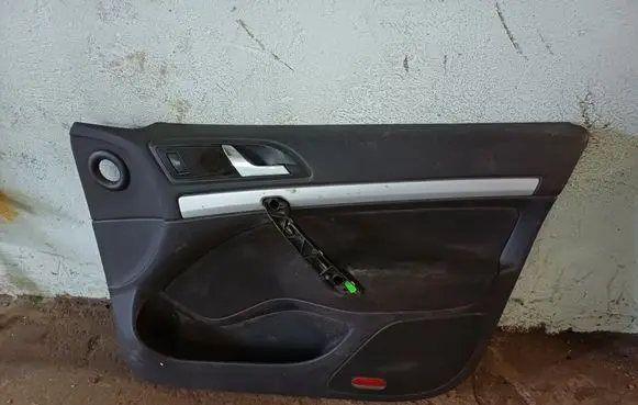 Skoda Octavia Mk2 (1Z) Front door card panel trim 