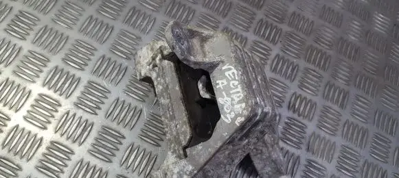 Volvo S40 Engine mount bracket 21044615 210446-1-5
