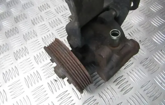 Renault Megane I Power steering pump 7700105710b