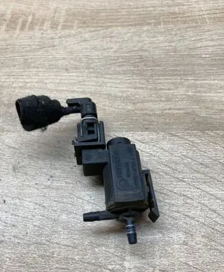 Opel Zafira A Vacuum valve 90530039