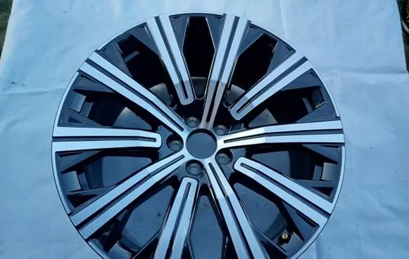 Volvo XC90 R20 alloy rim 31680217