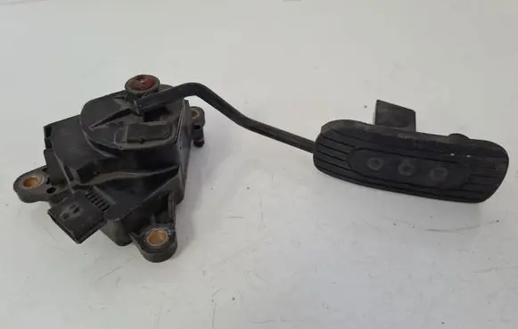 Nissan Micra Accelerator throttle pedal 18002AX700